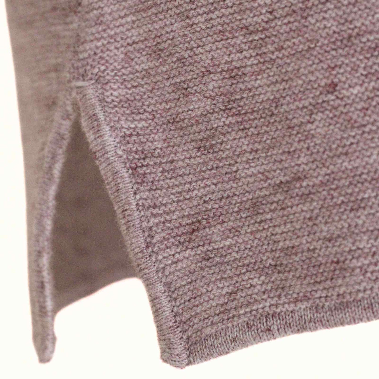 Side slids på møek rosa bomuldsbluse fra Mansted