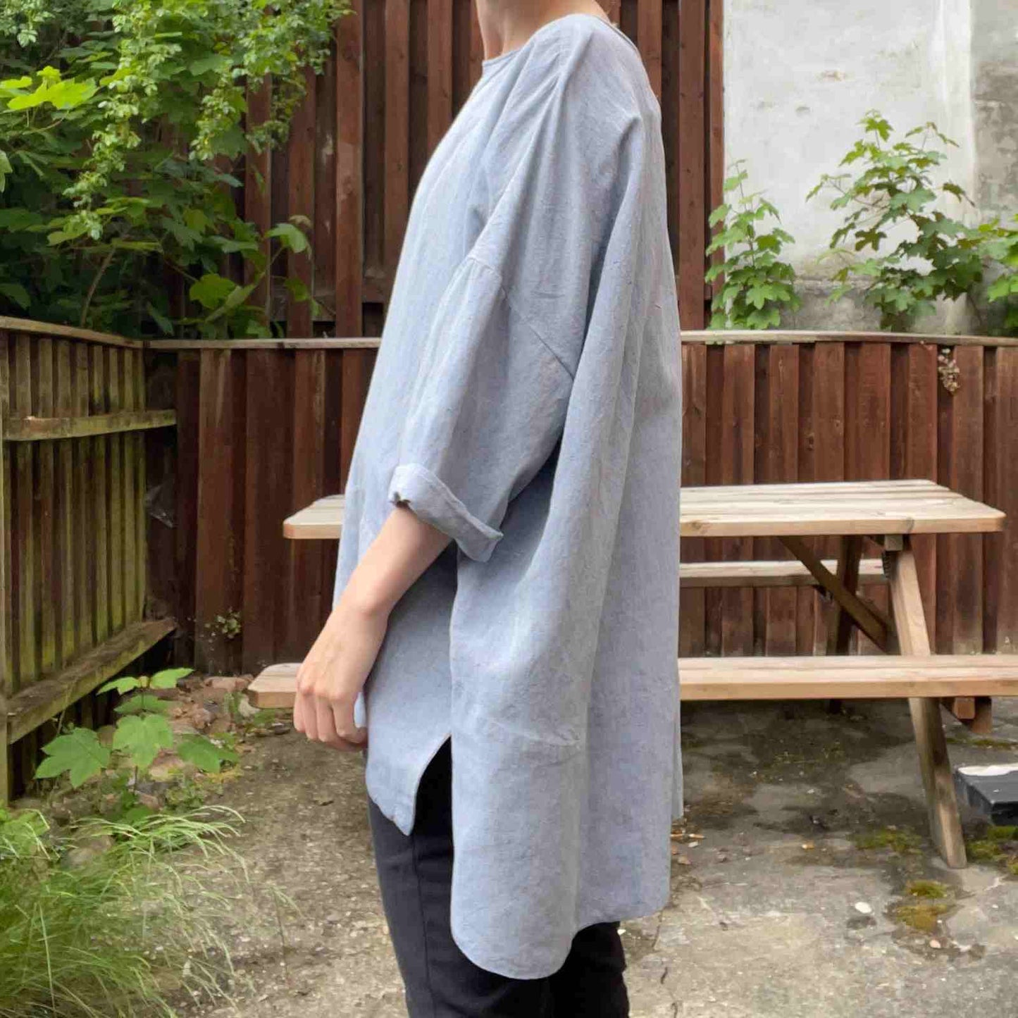 Blå oversize top i ecovero g hør fra Muse Wear, Theresa top