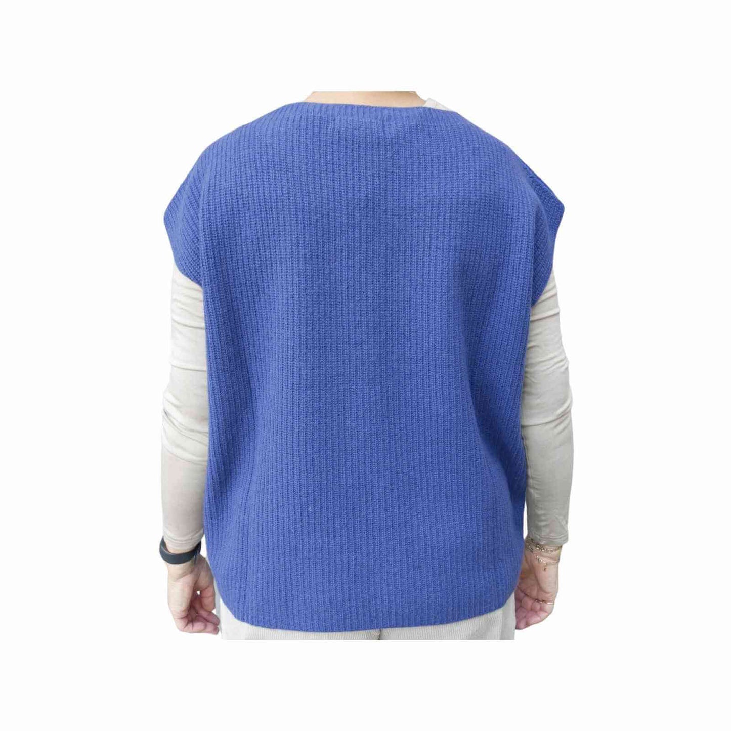 Blå strik vest bagfra model Liva fra Gorridsen