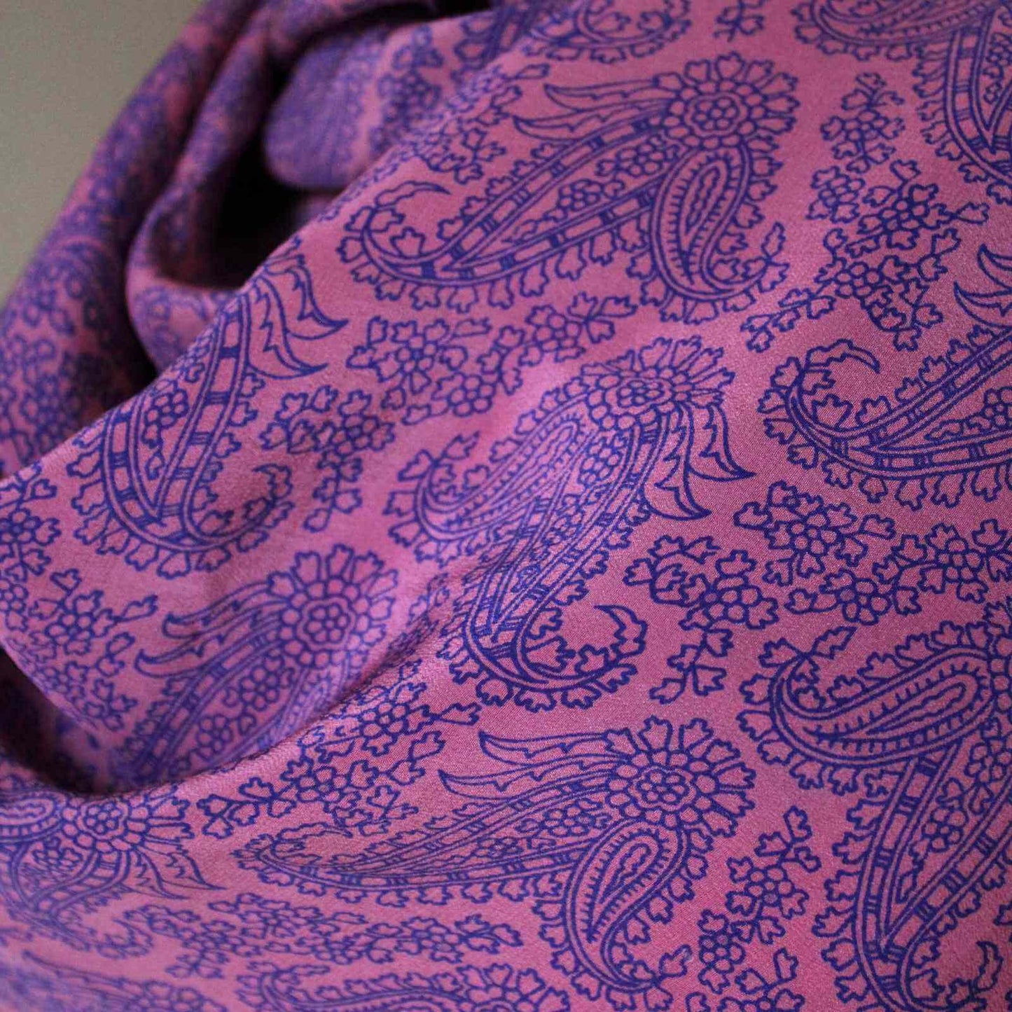 lilla og pink silkestof fra tørklæde