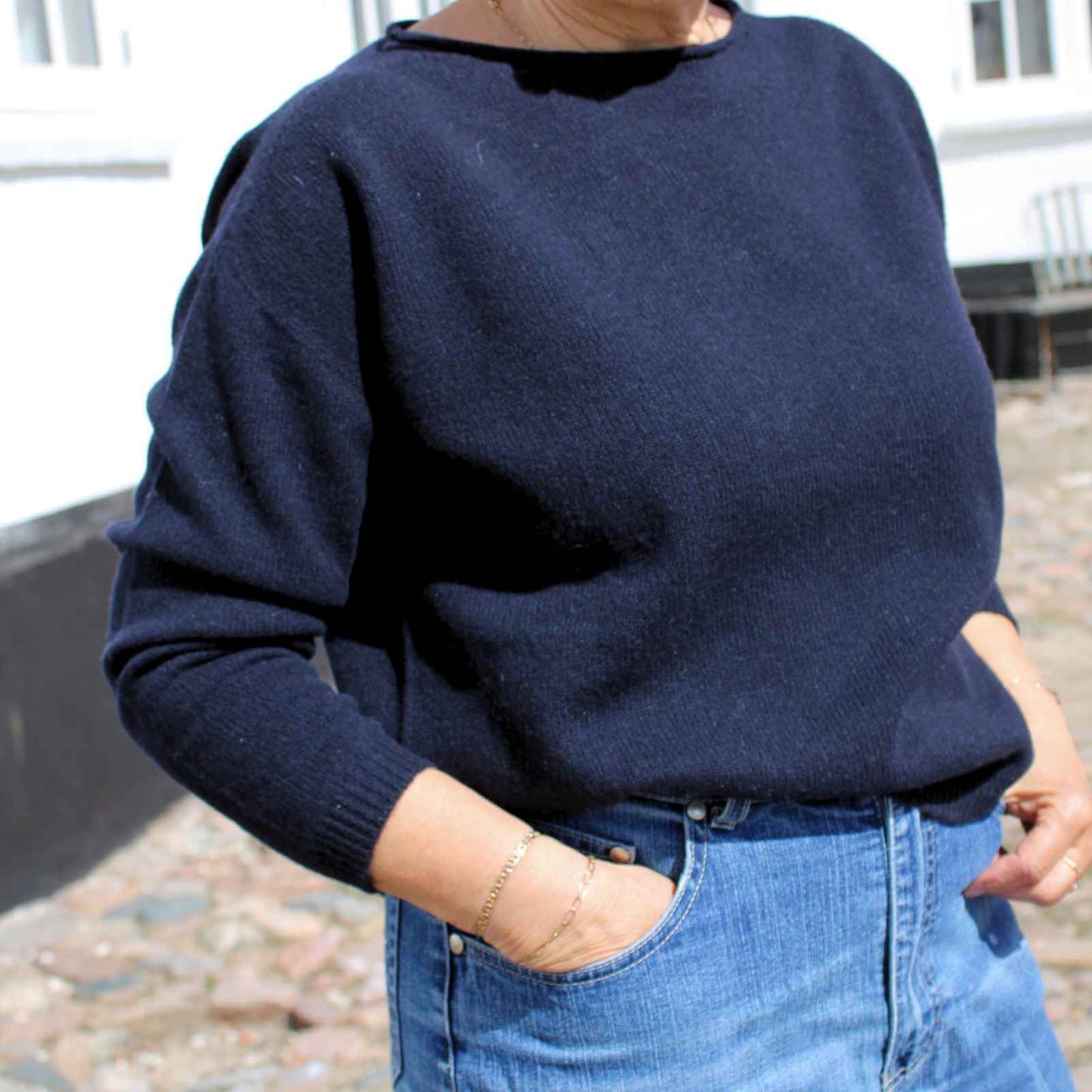 Navy strikbluse virgin uld
