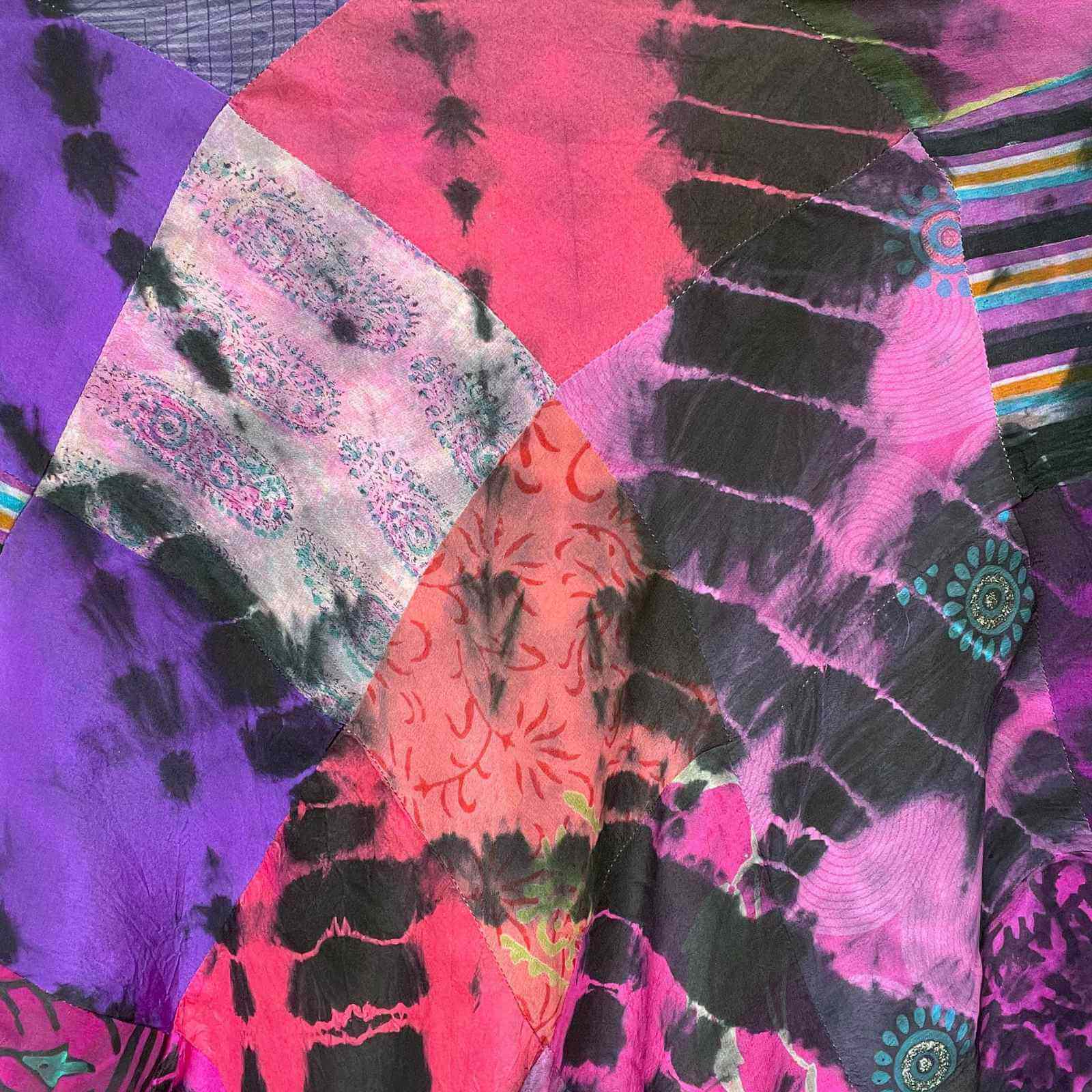 mønster på pink lilla og sort silketørklæde