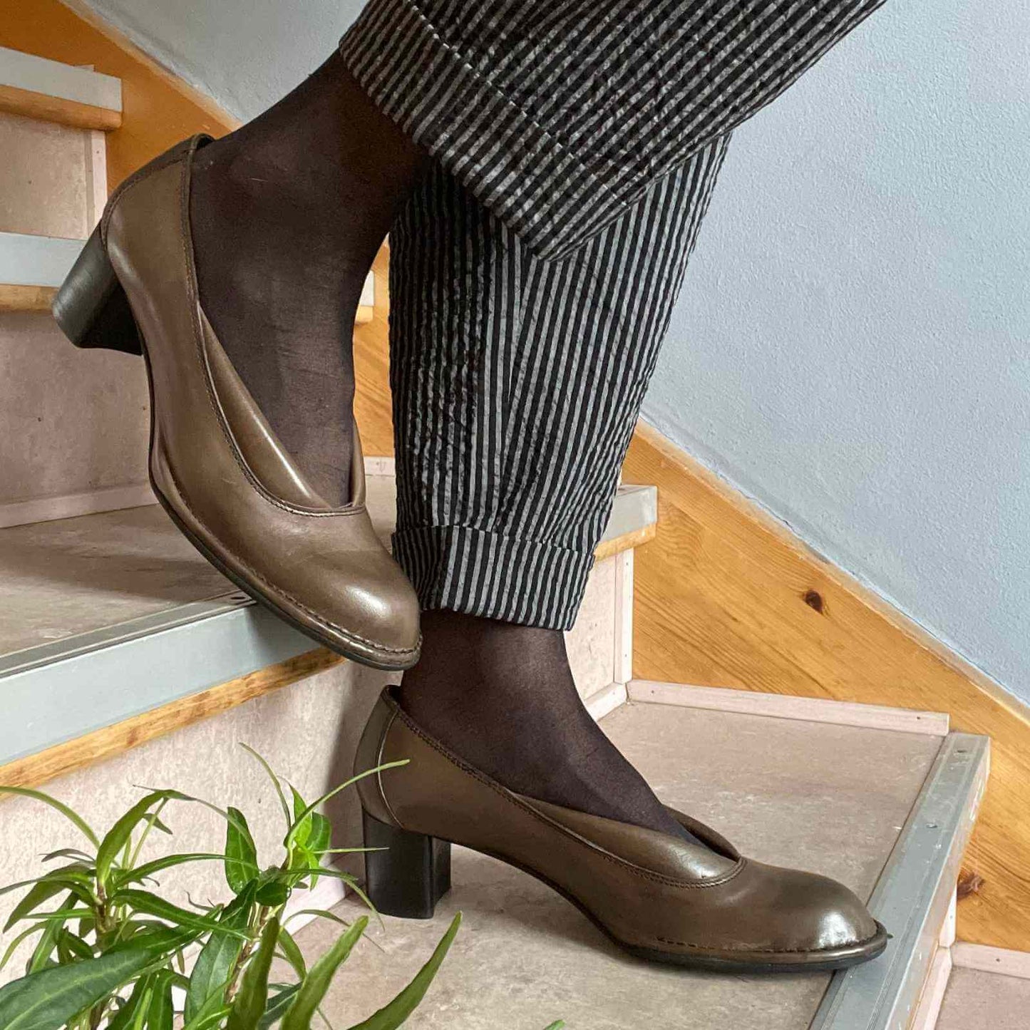 Olivengrønne pumps med bred hæl