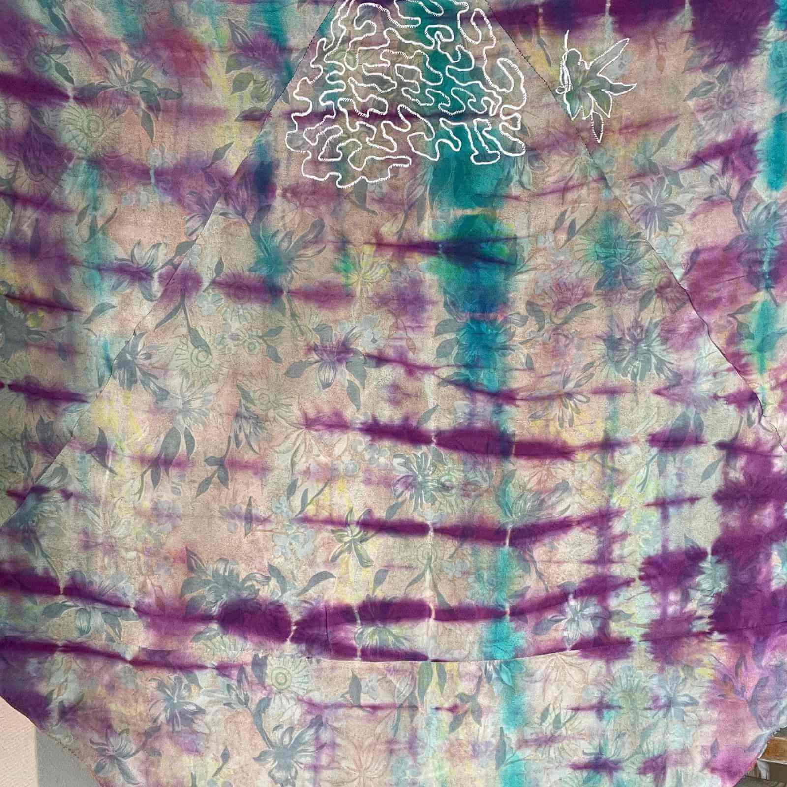 anden side på blomstret silketørklæde, batik mønster