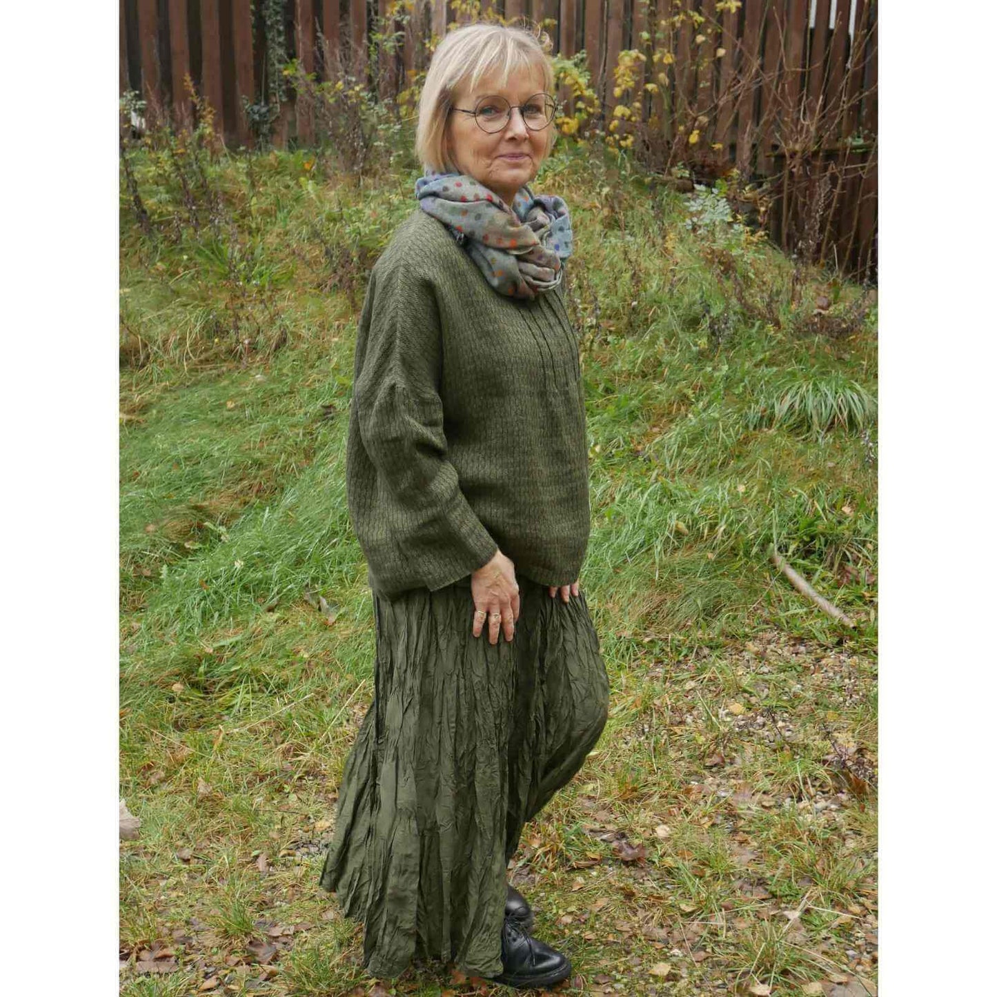 Anbi Jette i grøn silke nederdel fra Praechtig Berlin
