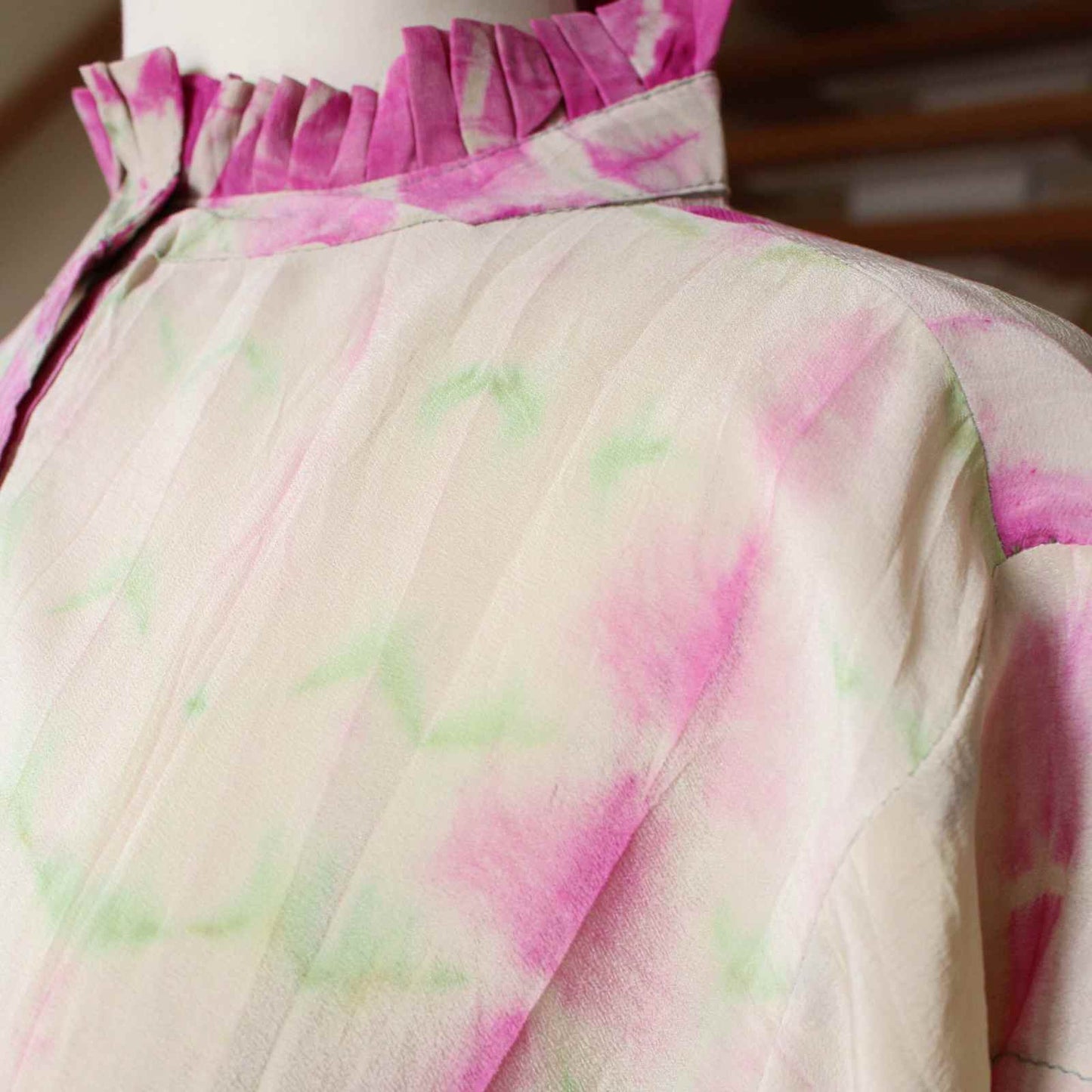 Lysegrønne striber i pink silke top 