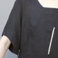 Skråt skåret ærmer på sort halvlang kjole fra E-Avantgarde