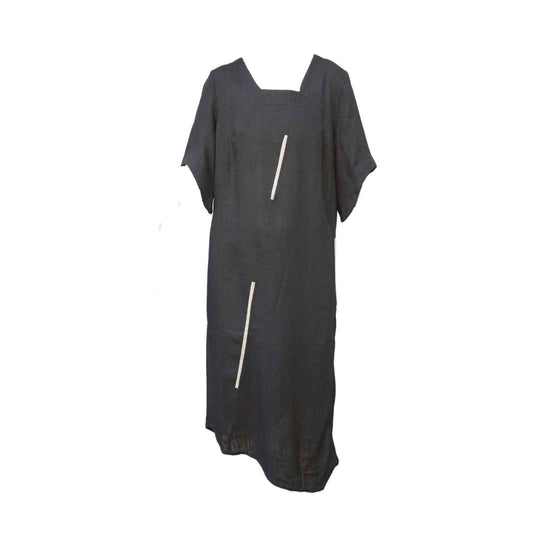 Sort halvlang kjole fra E-Avantgarde med skråt skåret ærmer model 13633