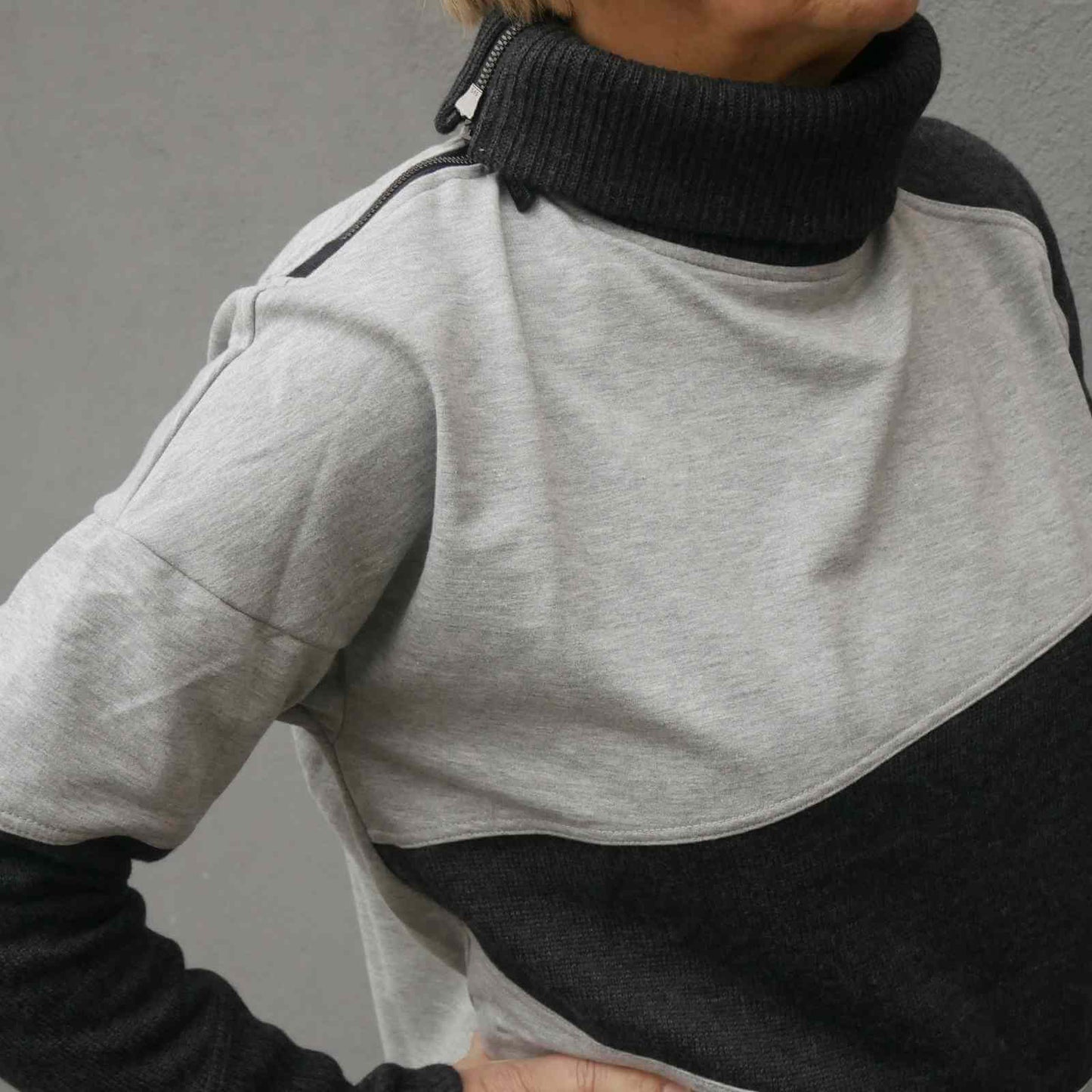 Sweatshirt med lynlås rullekrave fra E-Avantgarde