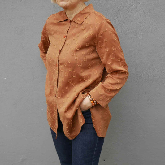 Grizas skjorte i rust farvet i bomuld silke kvalitet hos Anbi