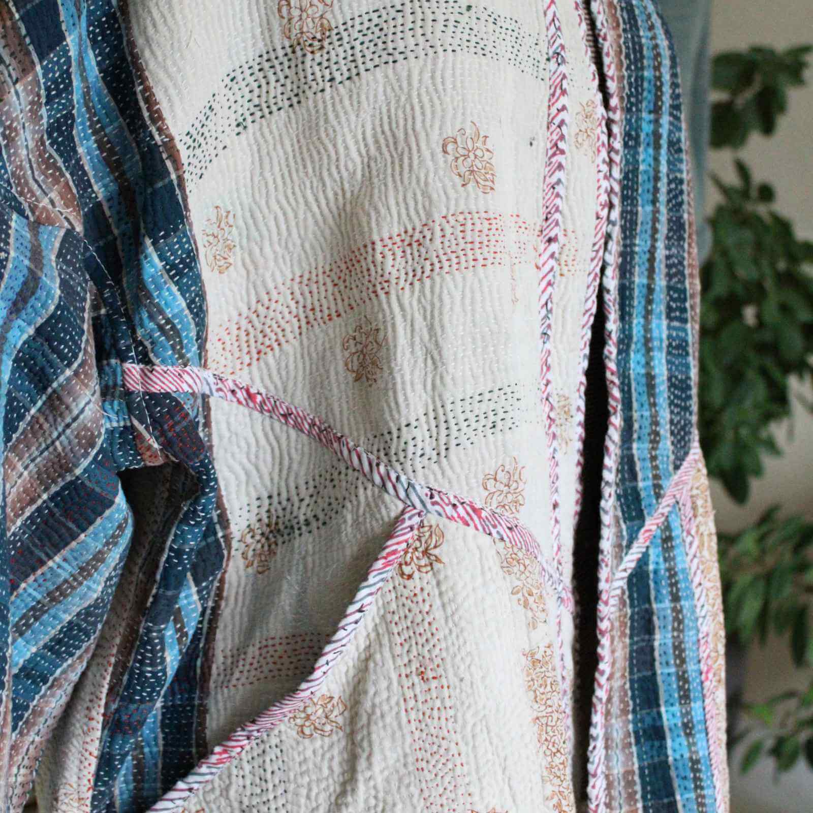 lomme på upcycled kantha quiltet bomuldsjakke