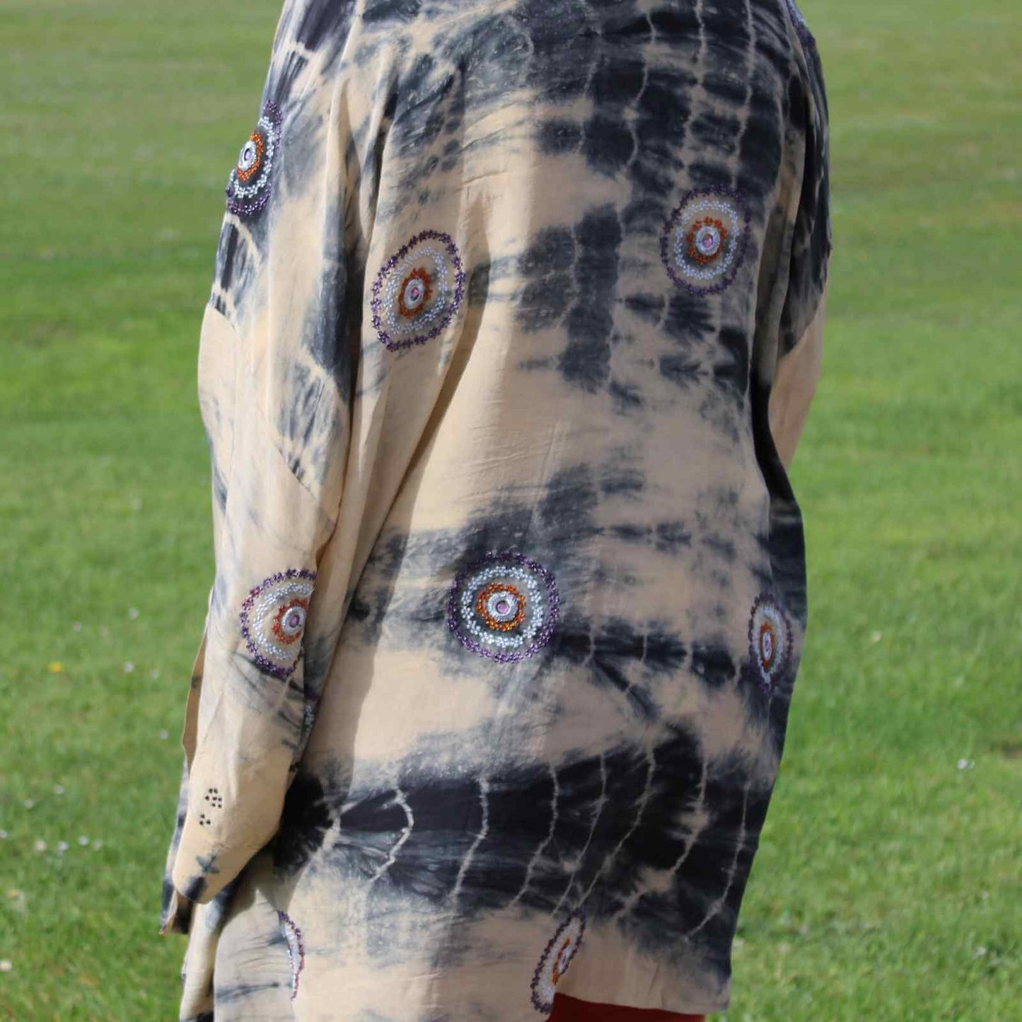 sandfarvet silke kimono bagfra