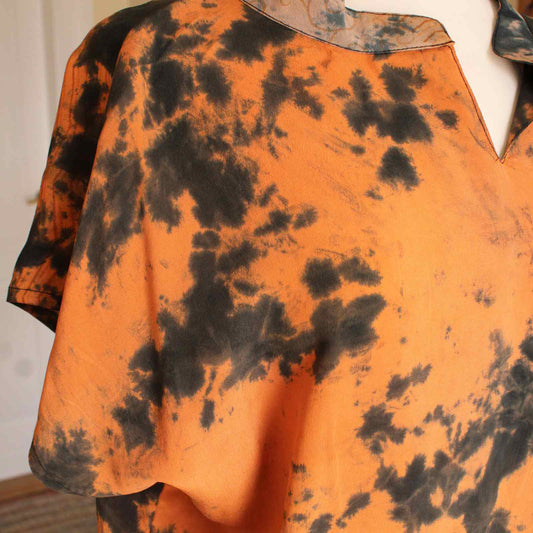 ærme på orange kortærmet silkebluse