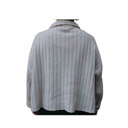 Oversize sweater i genanvendt uld bagfra