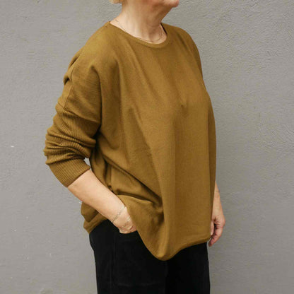 Strikbluse fra Muse Wear i extra fint merinould i mossgrøn - model Ingrid