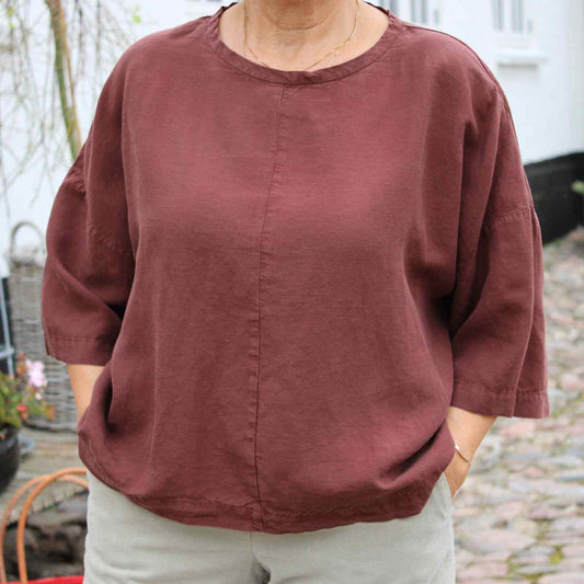 Vita top fra Muse Wear i kastanje farve