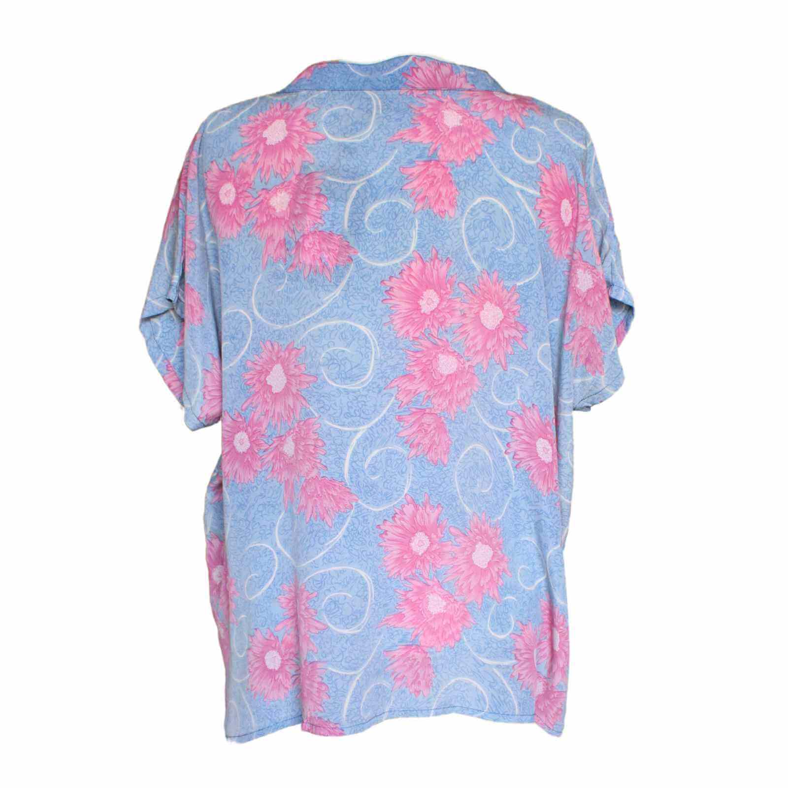 lyseblå silke top med pink blomster bagfra