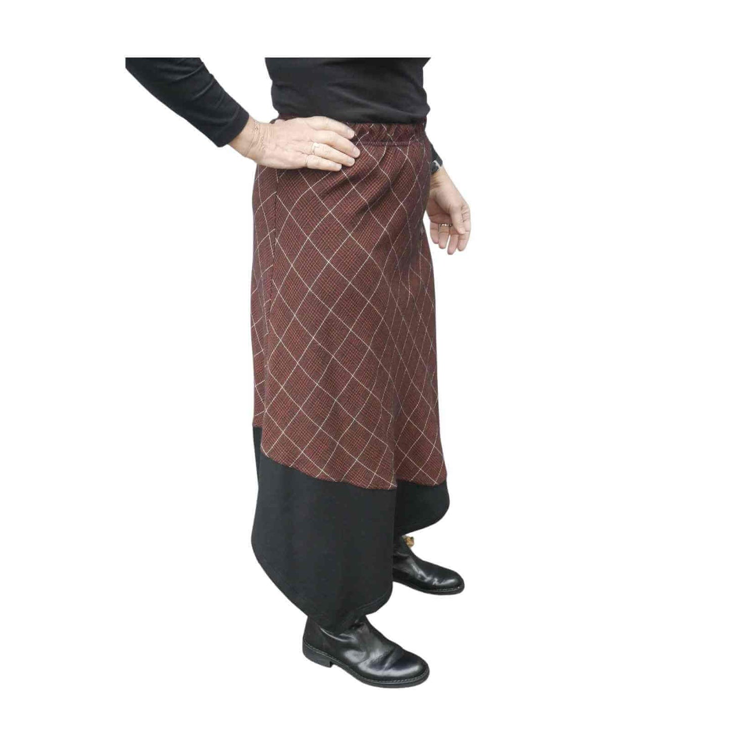 Brun ternet nederdel med sort asymmetrisk kant fra E-Avantgarde