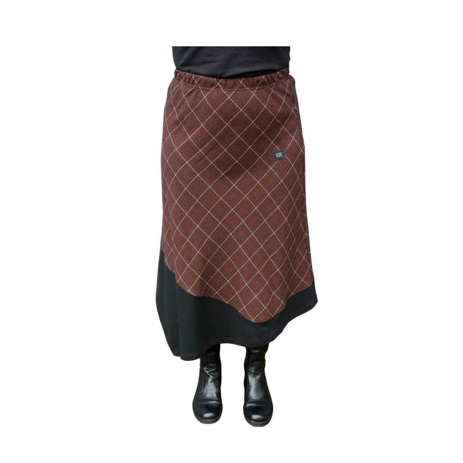 Ternet nederdel i brune/paprika farvet tern og sort kant fra E-Avantgarde