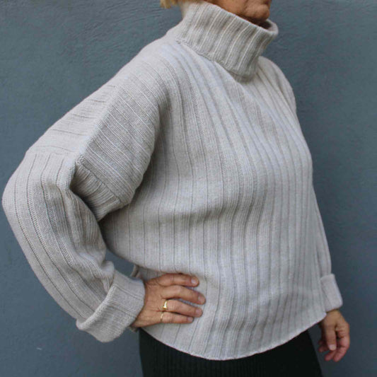 Offwhite oversize sweater i genavendt fint uld