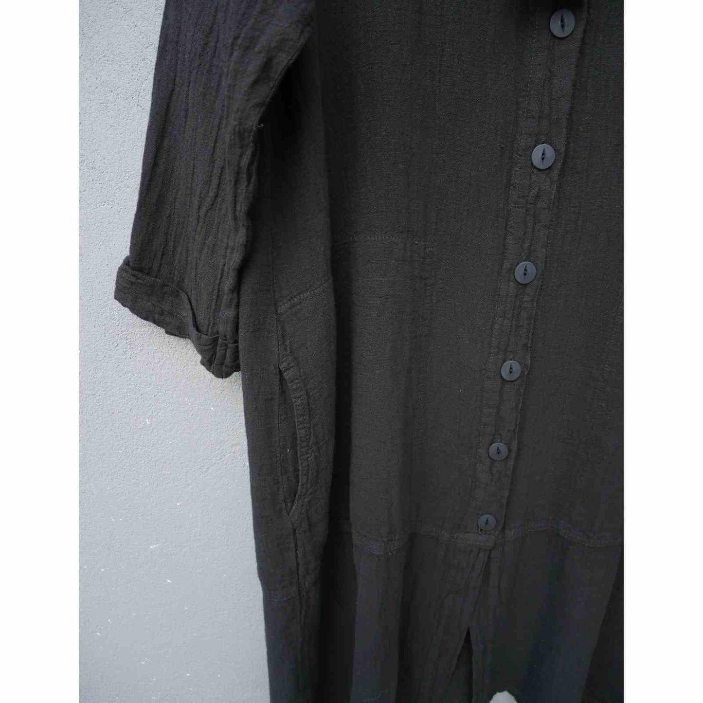 Ærme på sort hør skjortekjole fra Boheme