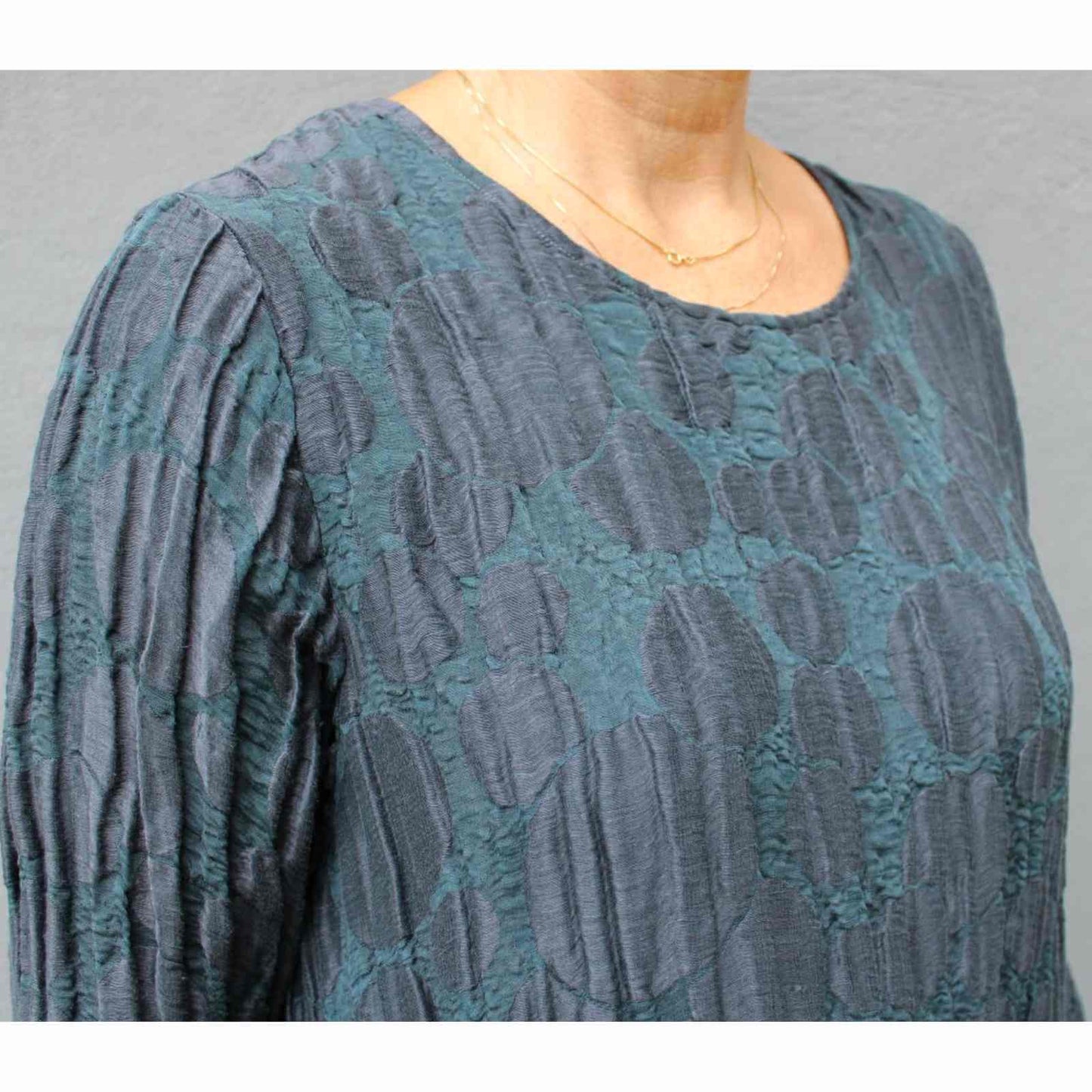Blå tunika fra Grizas med cirkler i hør og silke stoffet