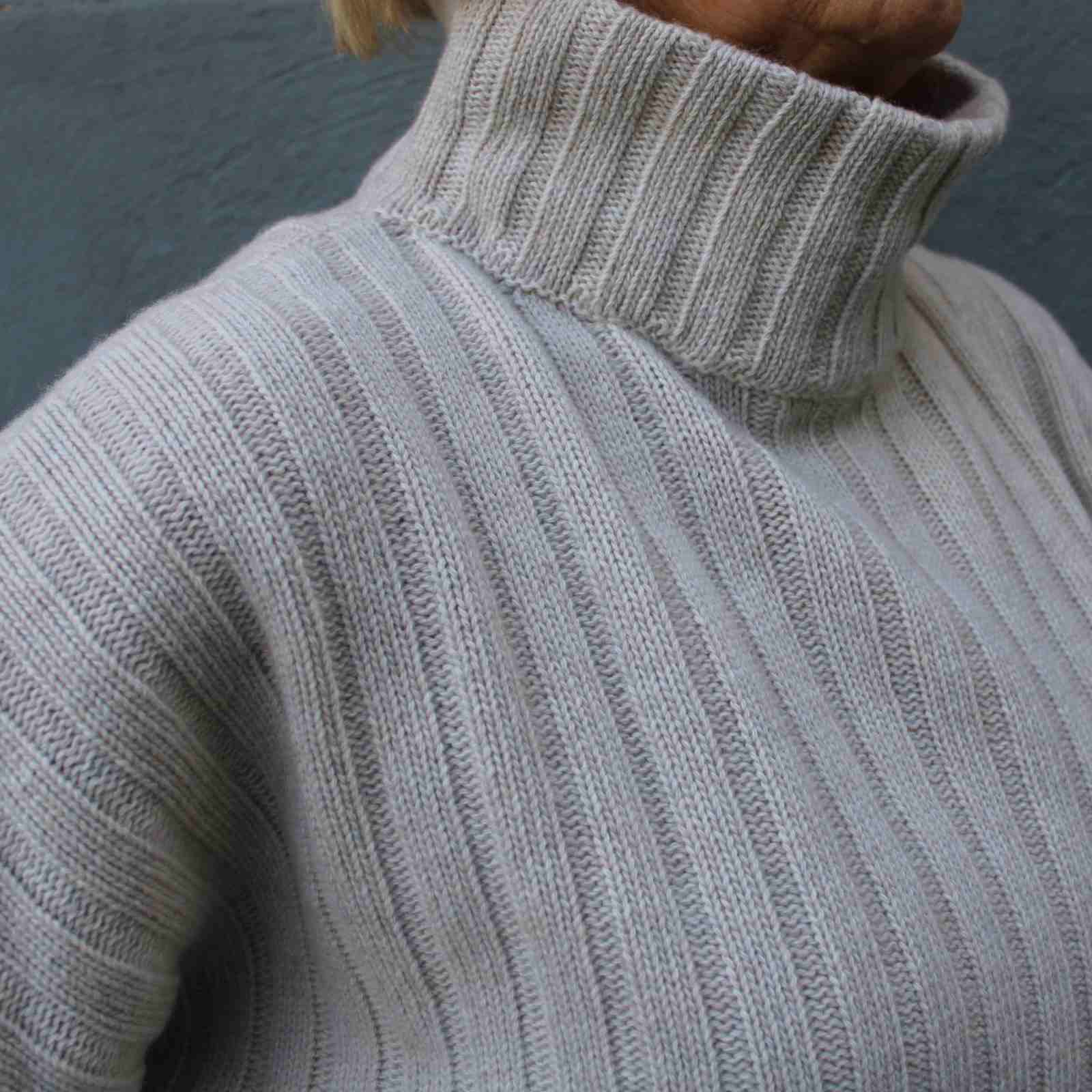 Halskrave på oversize sweater fra Muse Wear