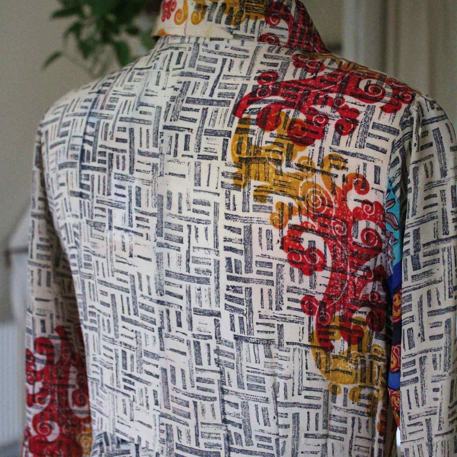 ryggen på lang skjortekjole i vintage silke fra Cofur