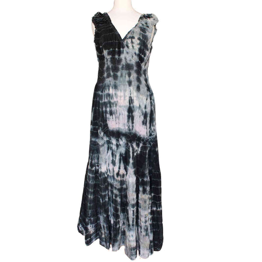 lang grå silkekjole i tie dye