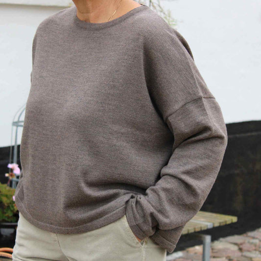brun strikbluse i ren merinould