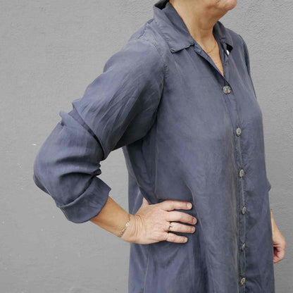 Blå silke tunika skjorte fra Praechtig Berlin hos Anbi