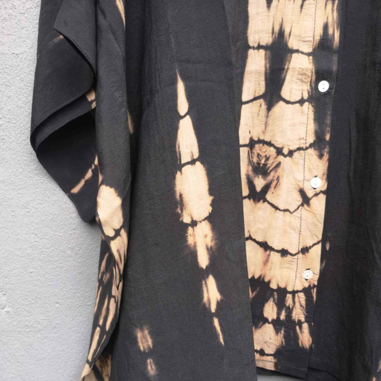 sort og brunt mønster på silke skjorte fra Cofur