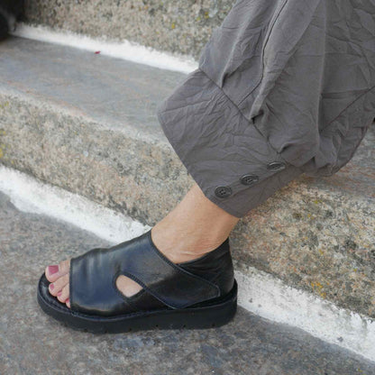 Sort Skind Sandal med Velcro fra Bubetti