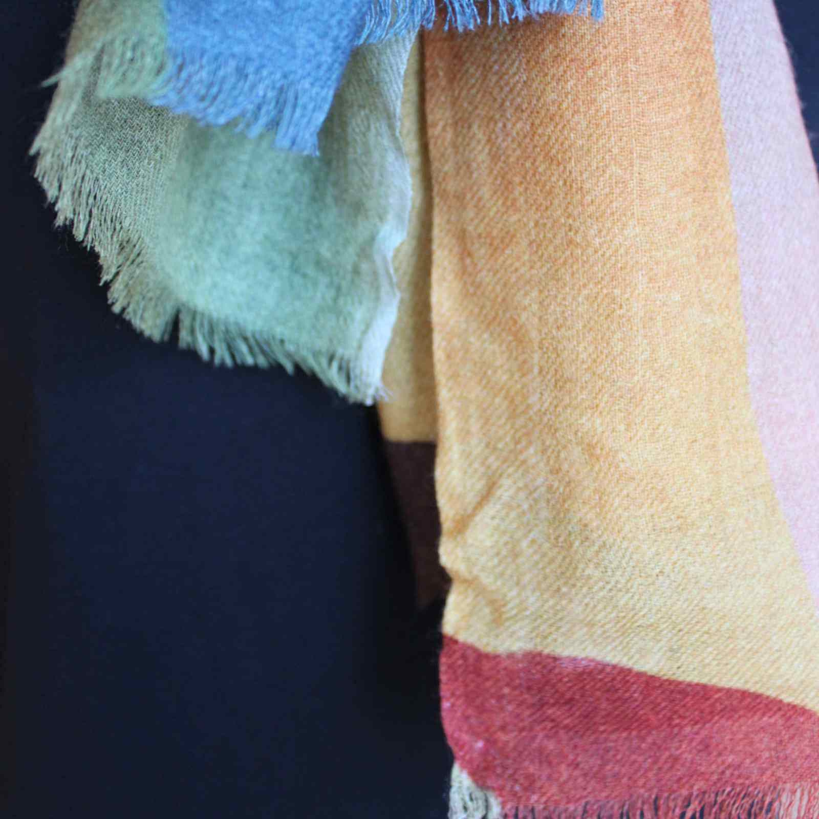 KLare farver på uld silke tørklæde fra Aperitif