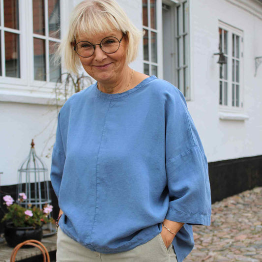 lyseblå Muse Wear top på Anbi Jette