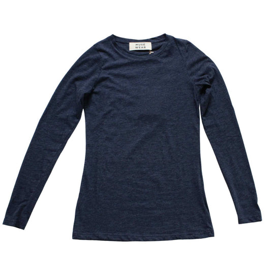 navy basis bluse fra Muse Wear