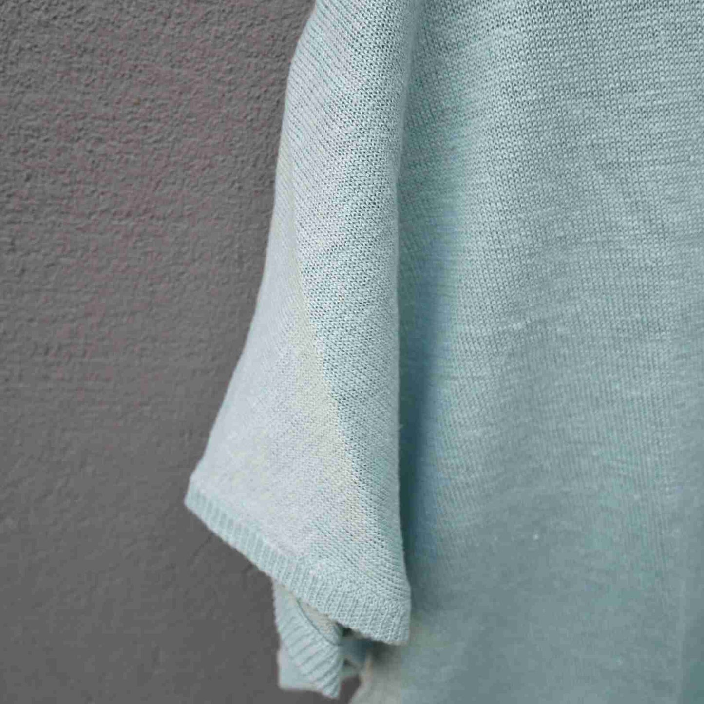 Ærme detalje på hamp + hør bluse med korte ærmer i lys blå