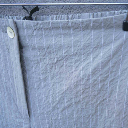 Bomulds bukser med skriber i krøllet look detalje