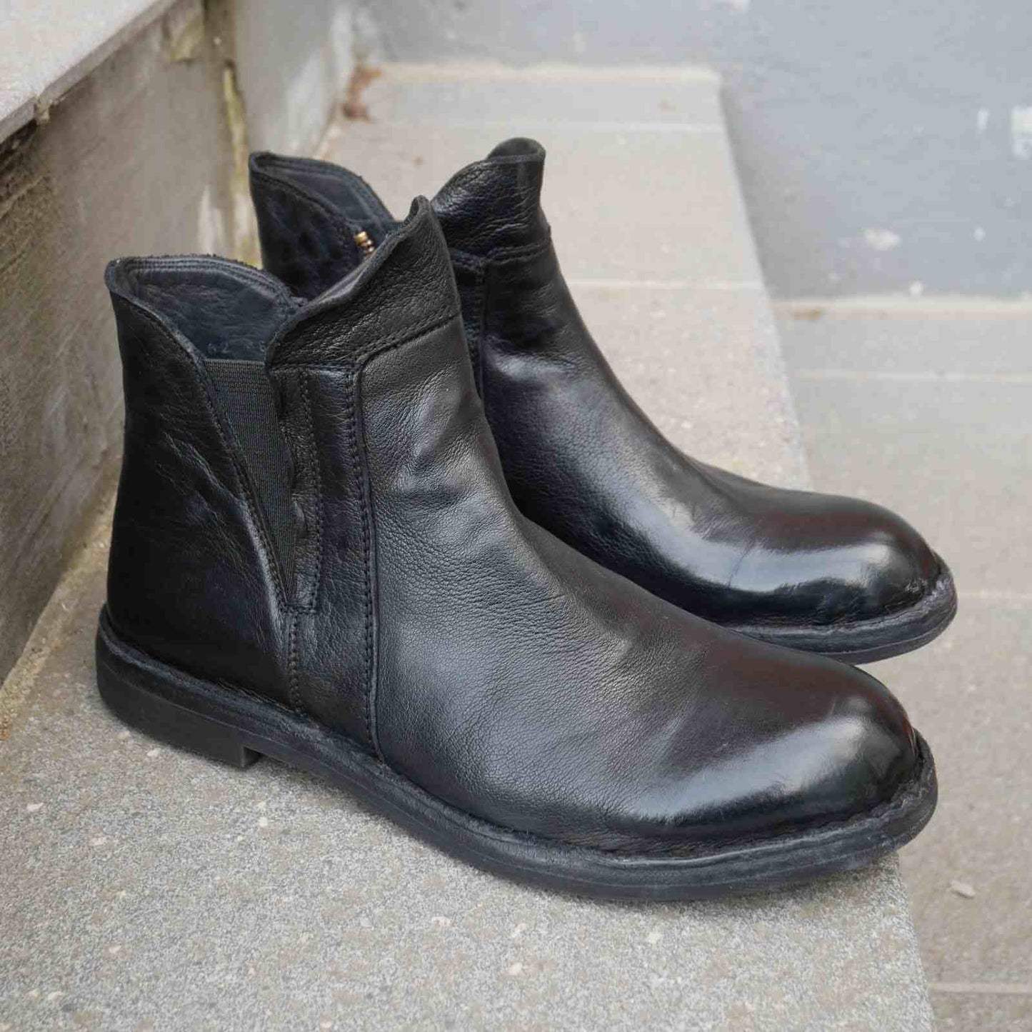 Korte støvler i sort skind fra Bubetti