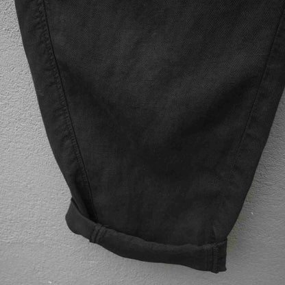 Opsmøg på sorte Steja bukser fra Oska