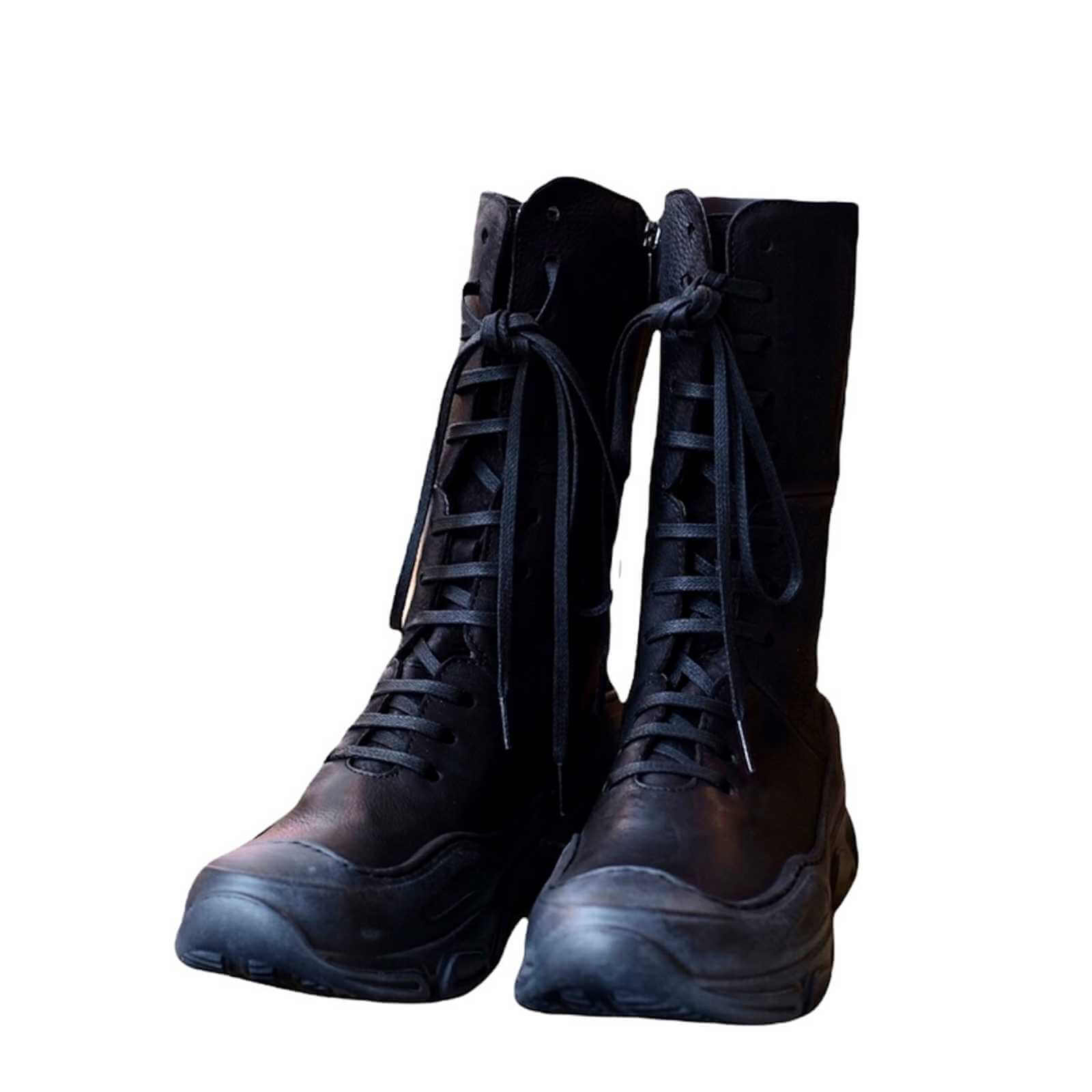 Halvlange sorte skind støvler med snøre og tyk bund